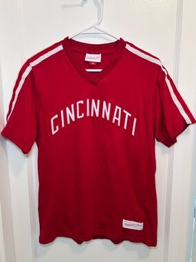 Mitchell & Ness Cincinnati Reds Baseball V-Neck Red Cotton T-Shirt Men’s S